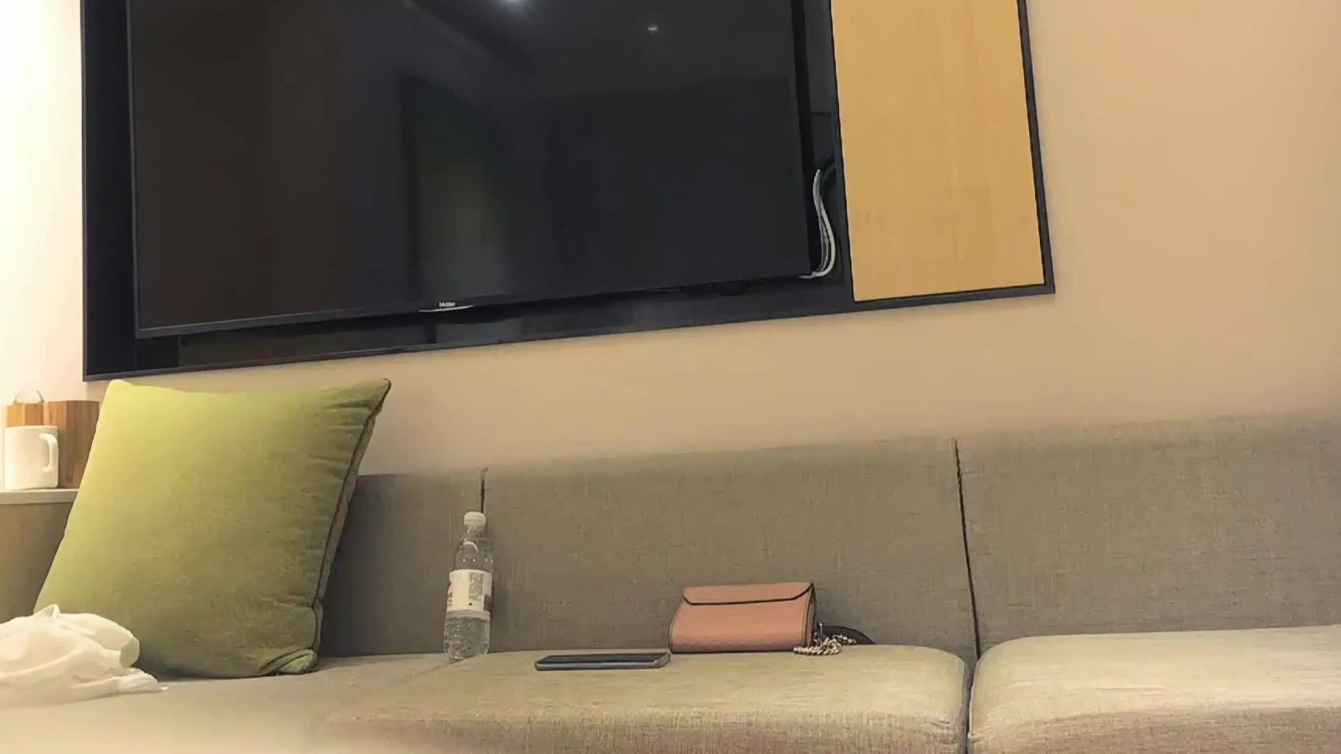 漂亮美女 不行了快干我 好多白浆 啊啊快射给我 被小哥哥骚逼舔的受不了 扒着大腿侧入猛力抽插