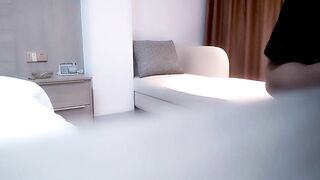 2024-5-3【鑫仔探花】包臀裙外围小姐姐，大白美腿，收了钱办事，躺在沙发摸穴，大屁股骑乘位操逼