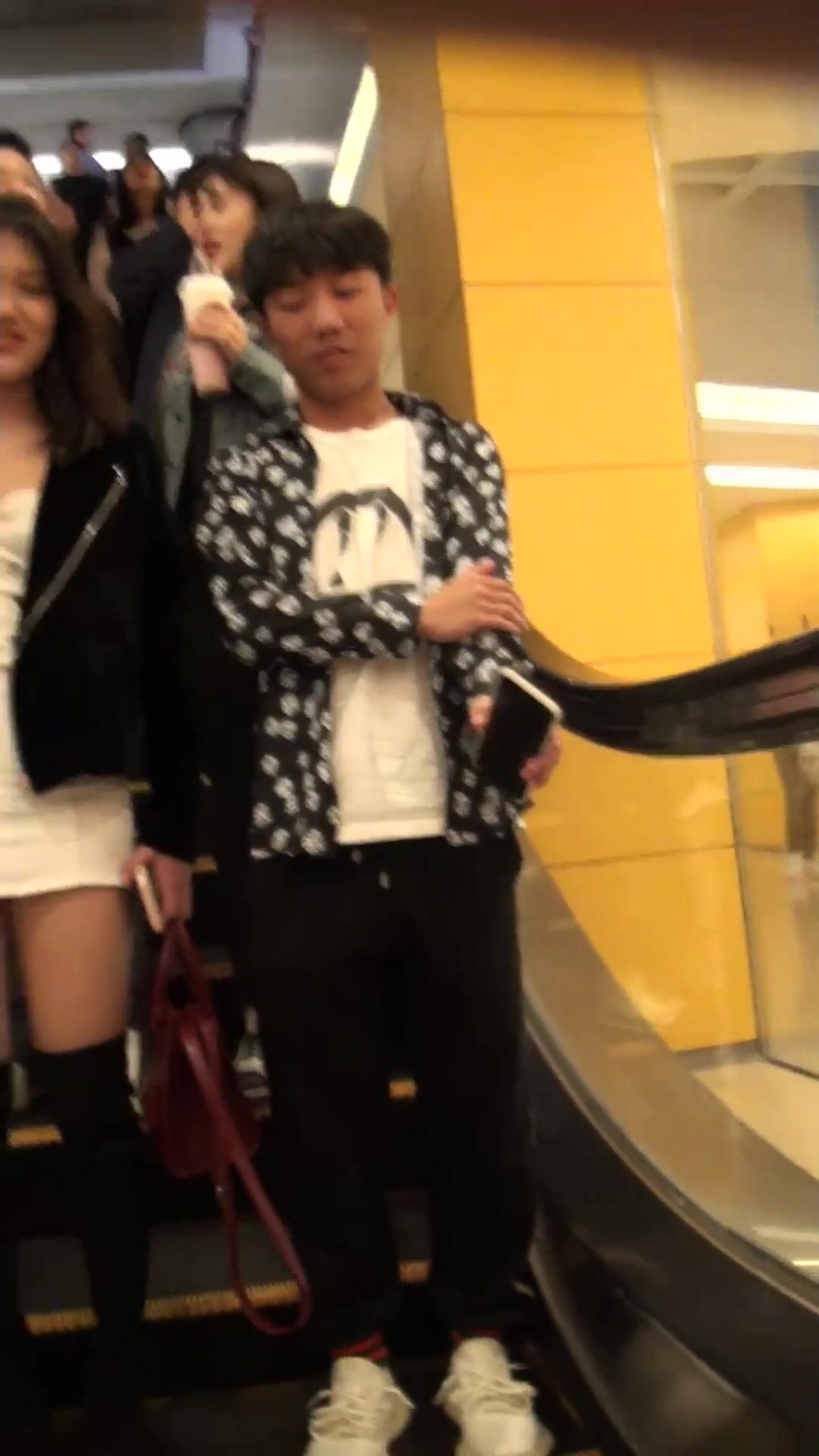 美女如云正街大神极限抄底超多气质小姐姐裙内，各种性感内裤骚丁超级养眼