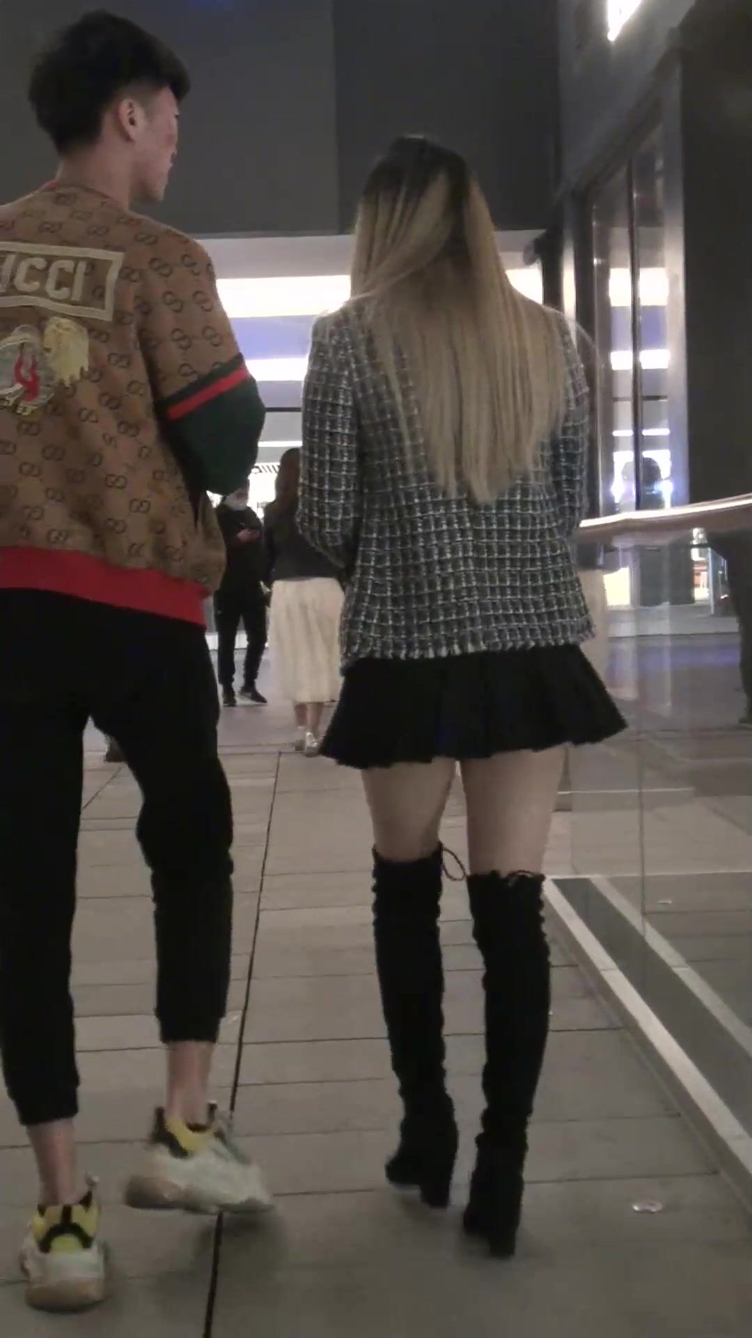 美女如云正街大神极限抄底超多气质小姐姐裙内，各种性感内裤骚丁