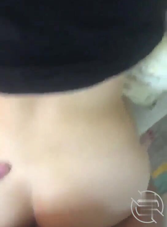 《家庭乱伦》把表姐翻过来蹭表姐的小逼 隔着内裤都能感觉到湿了