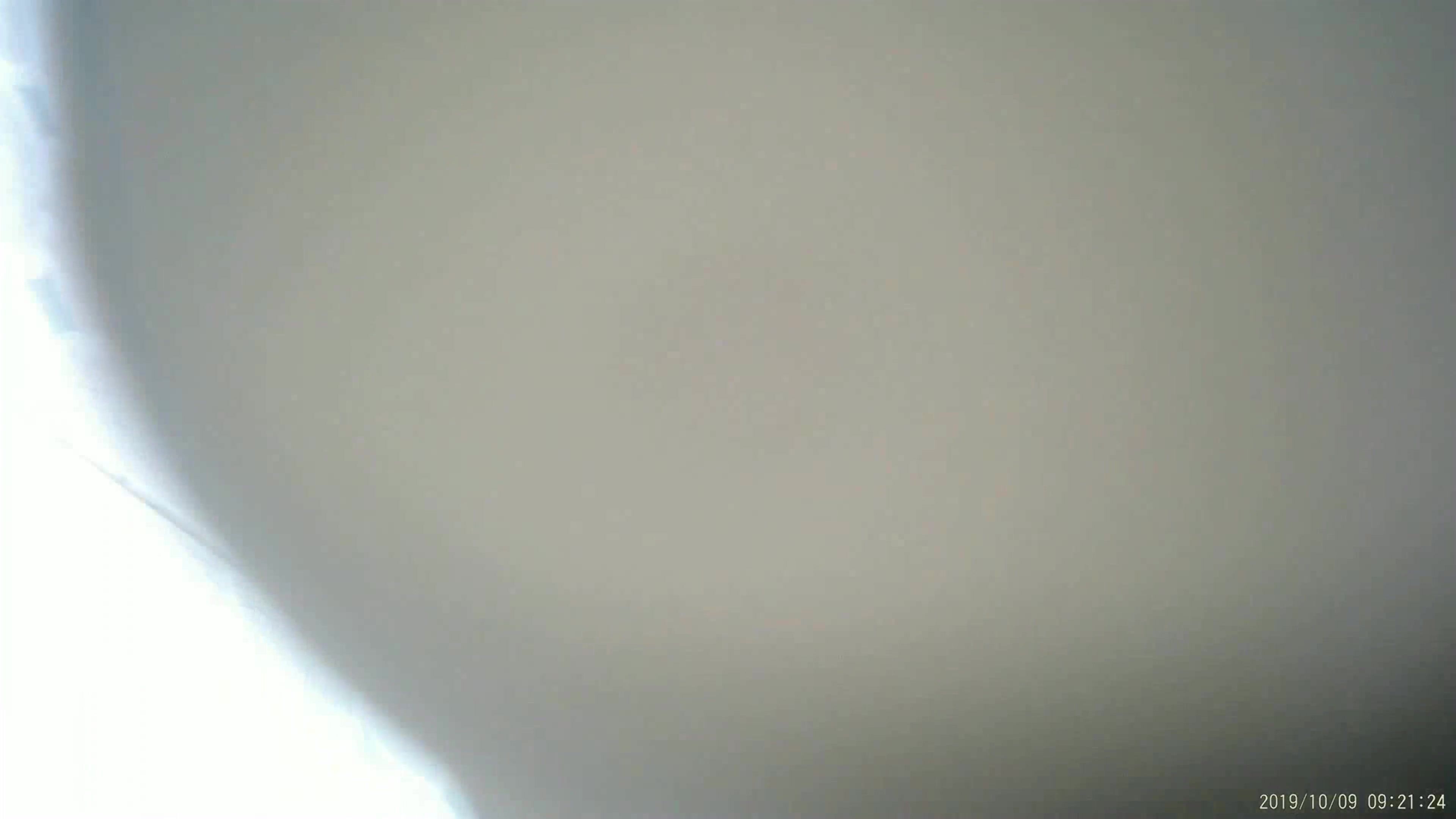 -外购正版分享，商场女厕前后景逼脸同框偸拍多位美女小姐姐方便，亮点多多，白带挂逼上扯老长不断.