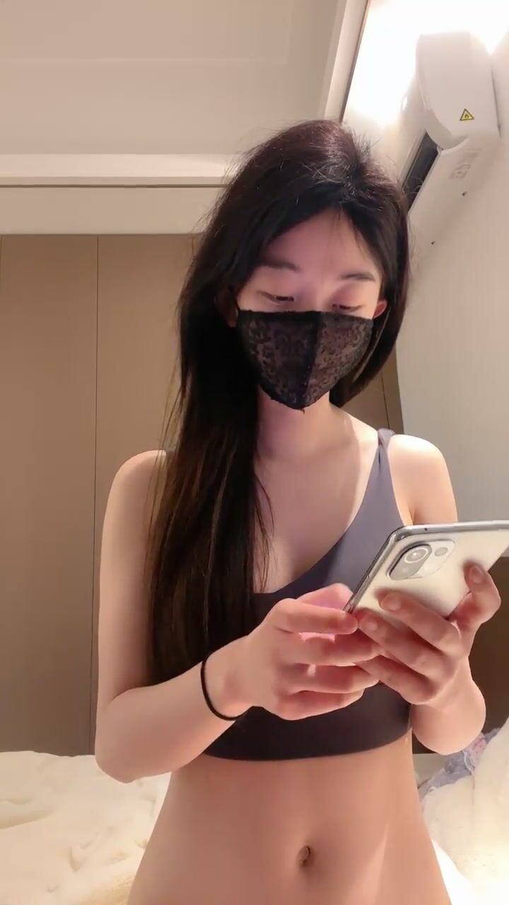 【00后的模特菲诗】爆乳车模~道具自慰超级骚 留白浆高潮 沾得假屌上全是白浆