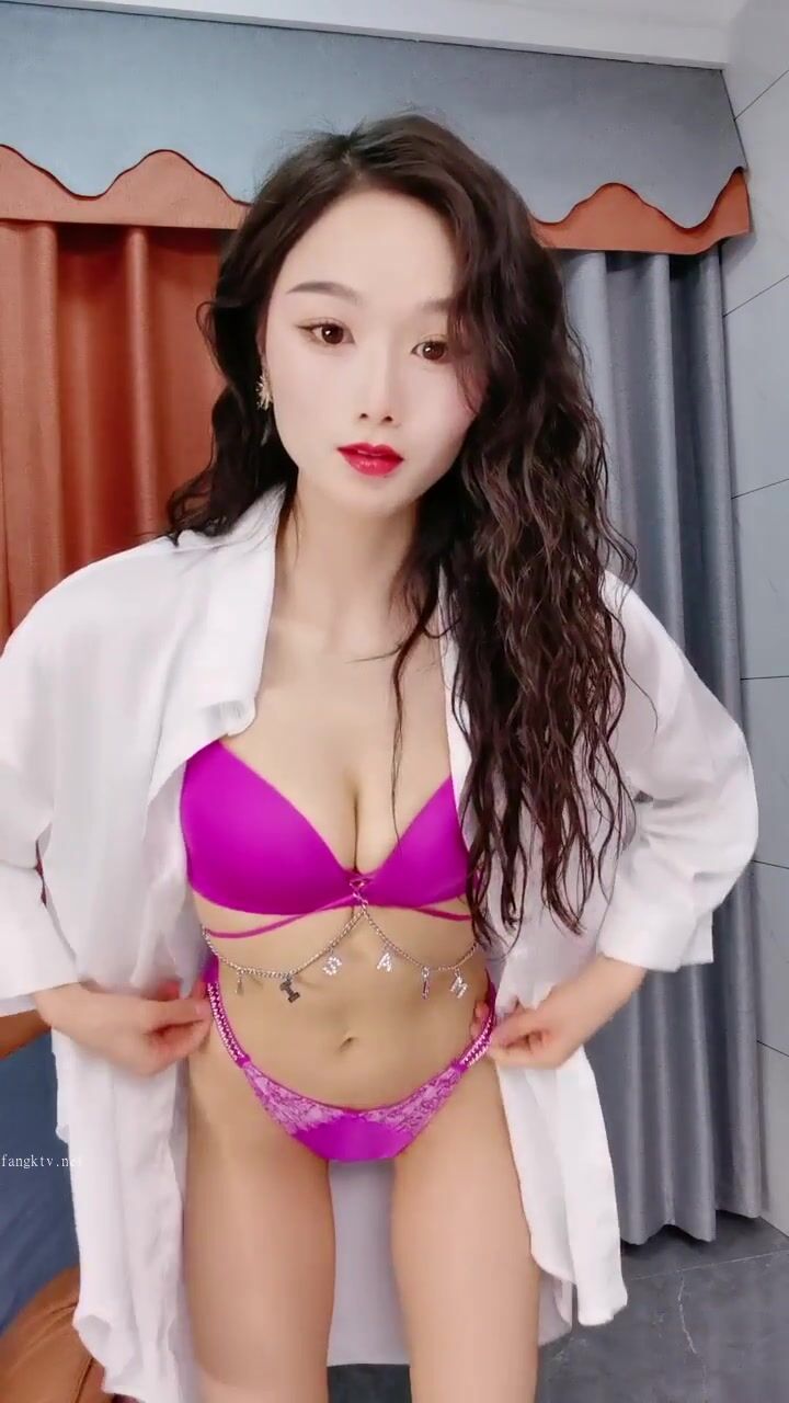 舞蹈生！脱光来一字马【吹小泡泡】万人求回归，这姿势太撩人了，扛不住！