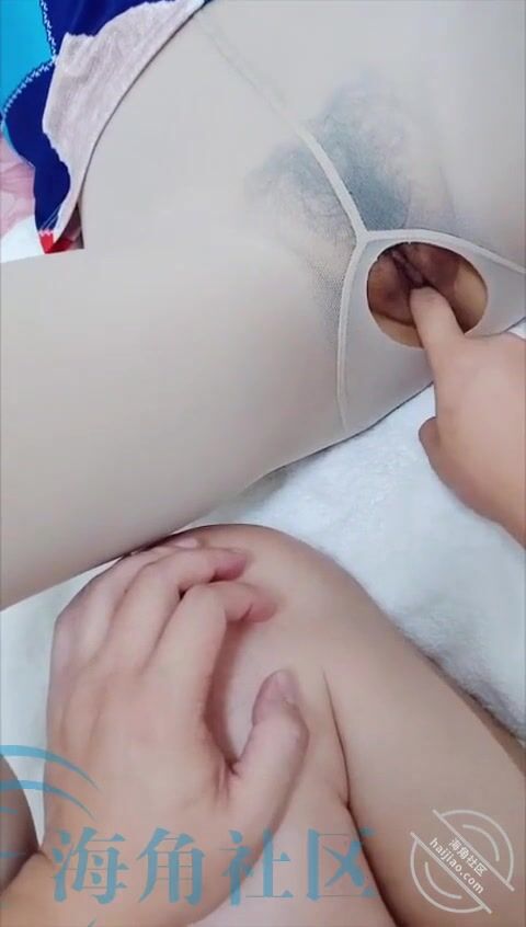 海角社区母子乱伦大神 扫卫生的妈妈肉丝美屄用茄插玩给饥渴的妈妈插的噗呲冒白浆内射她