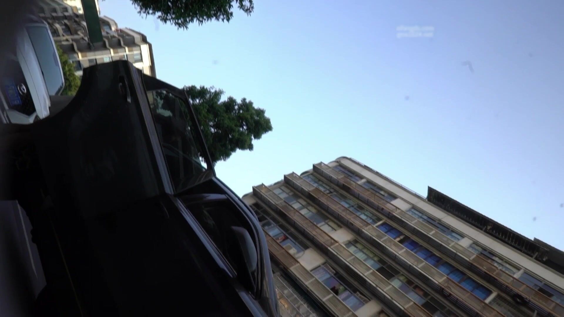 步行街跟踪抄底穿大T恤的美少妇+和男友逛街的JK美女