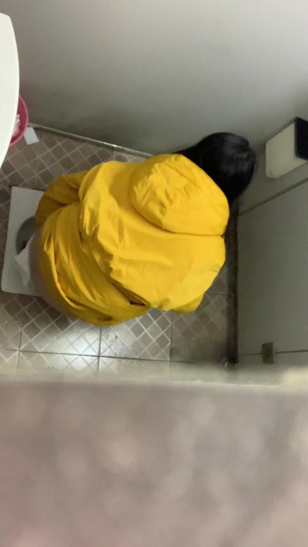 商场女厕偷拍极品少妇的美鲍鱼