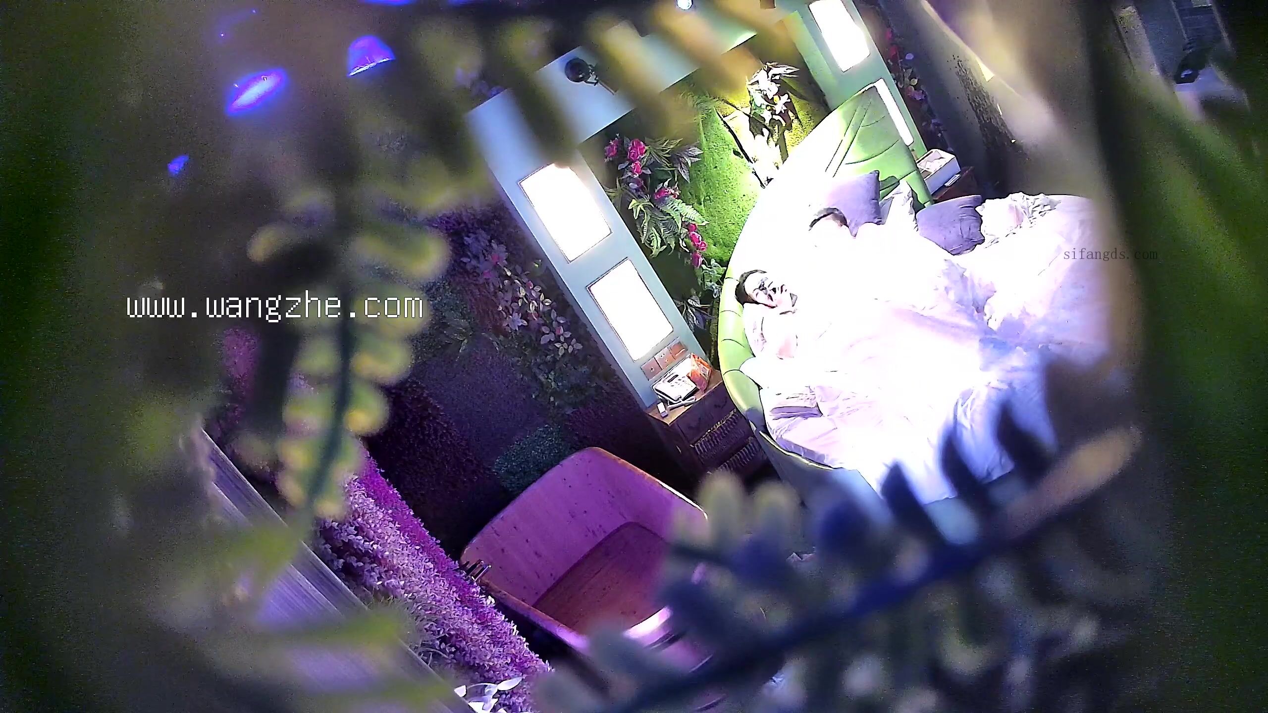 2024.6.16，【酒店偷拍】，男人疯狂吸吮搭档的大奶子，偷情男女干柴烈火好激情