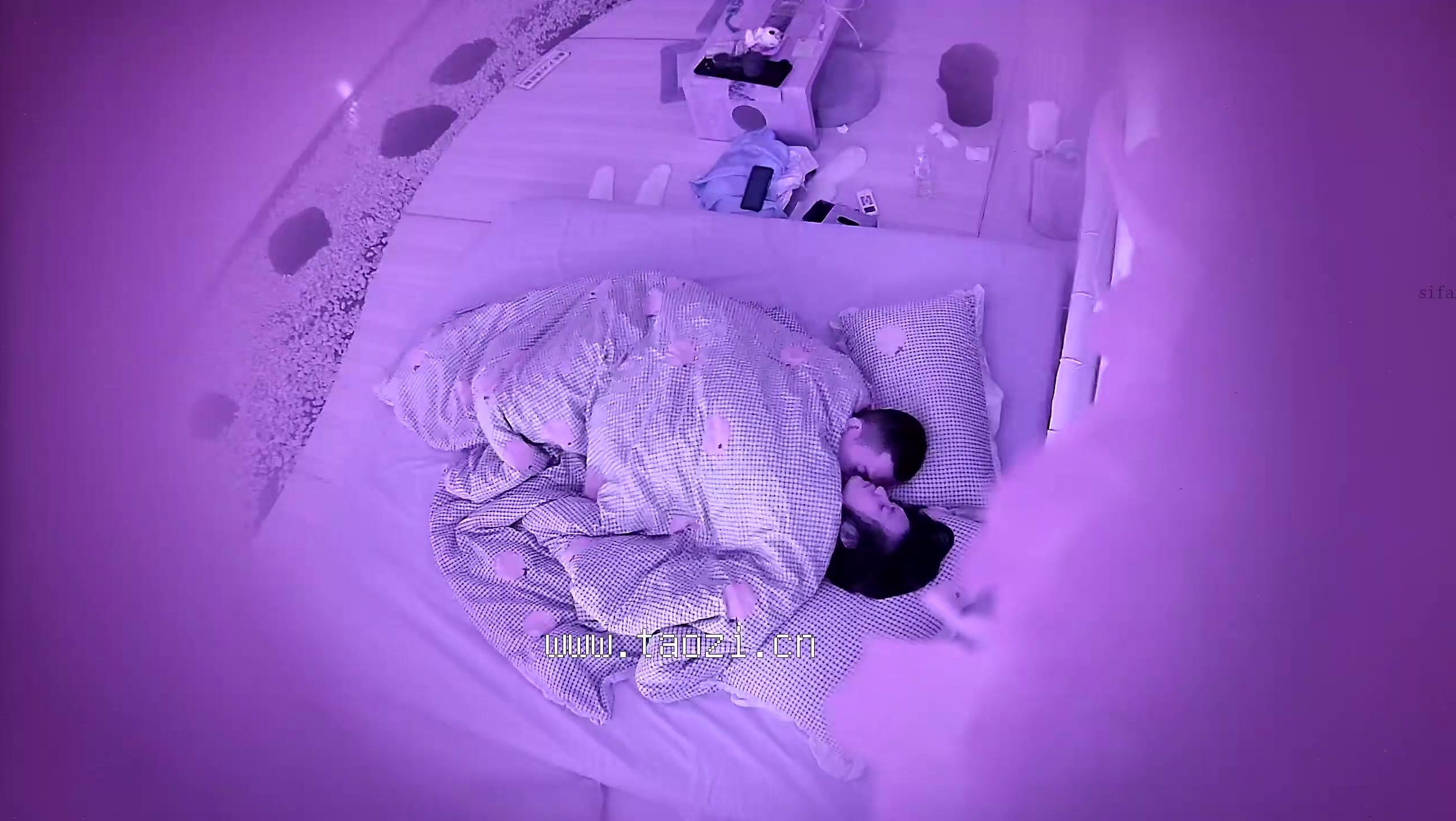 今日最新酒店偷拍【6-17】情侣早上晨炮，小仙女被男友抠逼给搞醒了，打了一炮