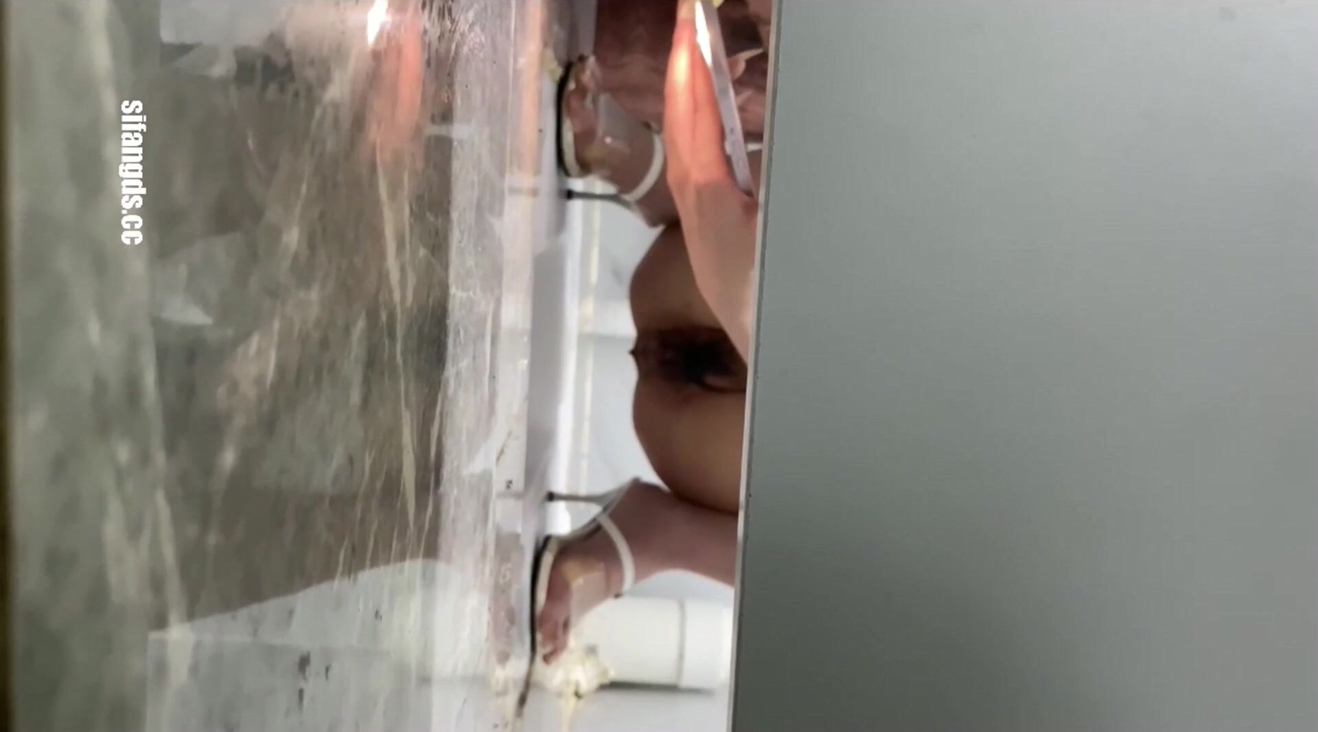 六月最新流出精品厕拍 新场景尾随偷拍多位极品美少女尿尿拉屎极品JK女神