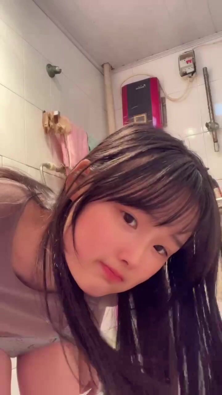 冒充假经济人忽悠漂亮学妹脱光了看看身材怎么样