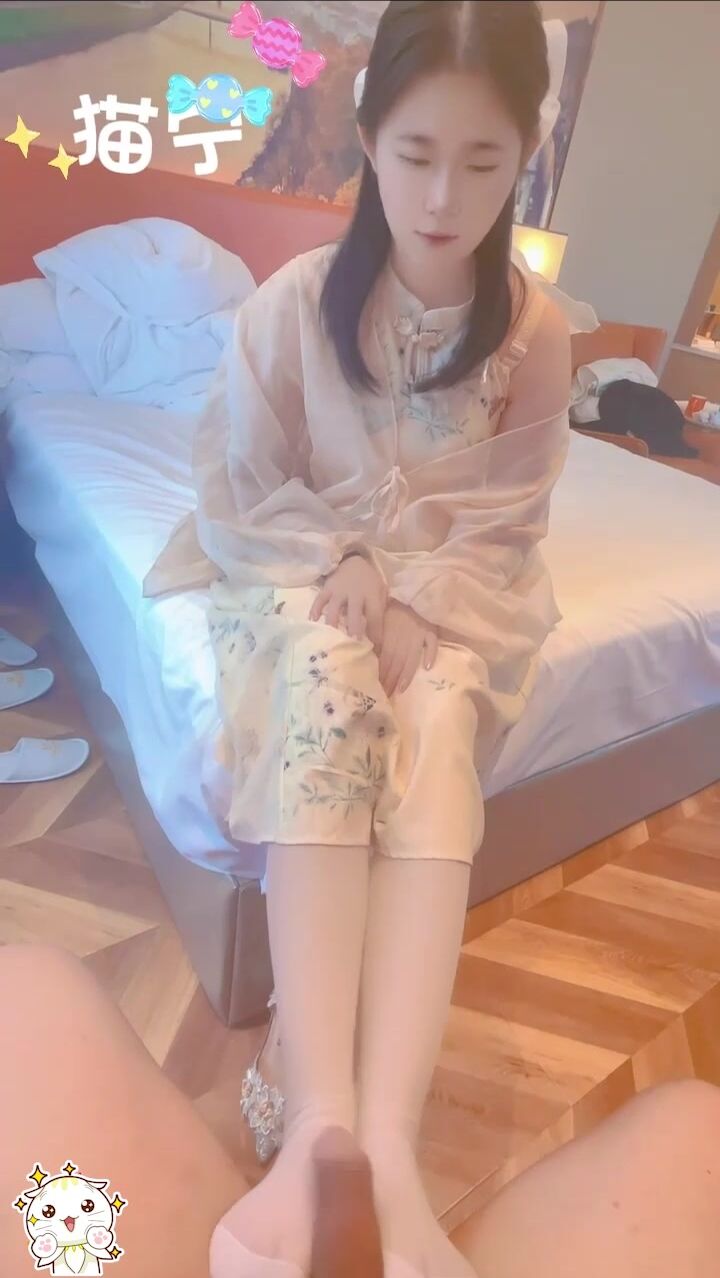 神仙颜值小仙女小姐姐『猫宁』 唯美汉服后入，美美的玲珑小脚足交 樱桃小嘴口交，美美的脸纤细的腰 超级嫩穴爽上天了