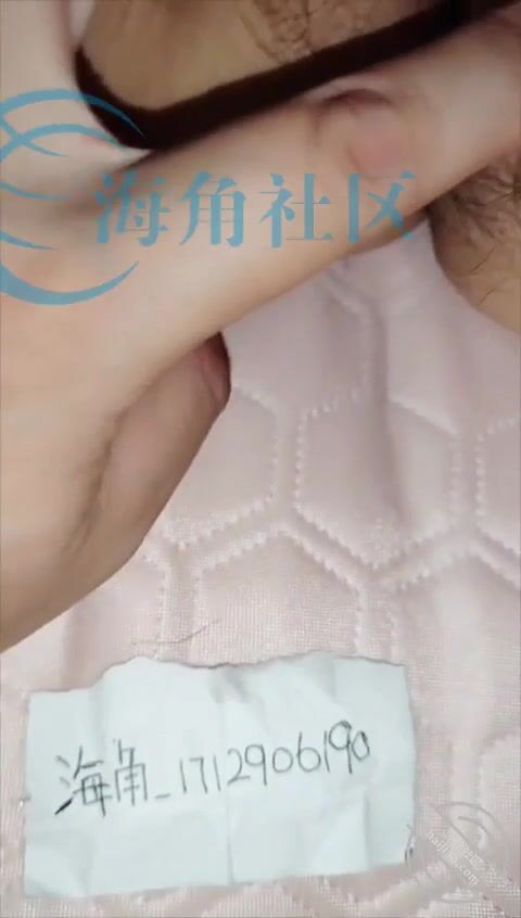 海角社区恋物癖小哥母子乱伦 风韵母亲一丝不挂走进卧室 在父亲的床上被我尽情操逼