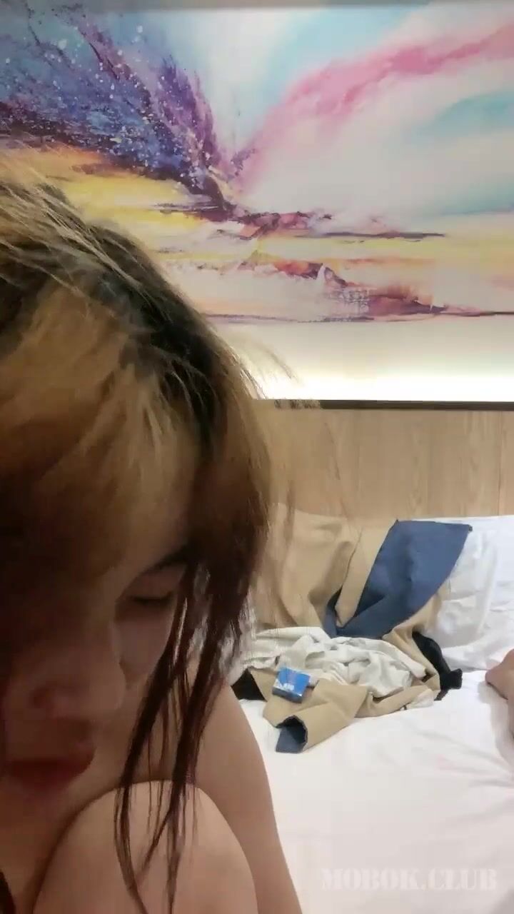 -OO后小情侣啪啪 年轻人玩的花样真多 先乳交再把妹子舔湿了插入