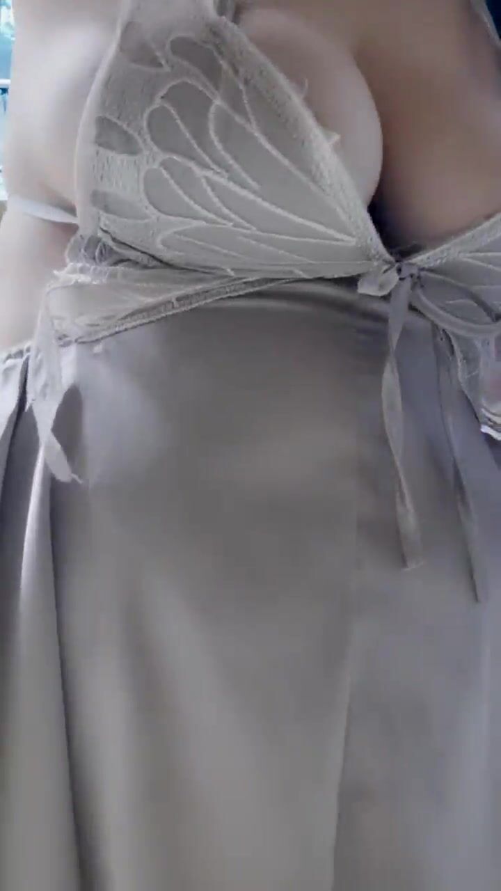 7月，某三甲医院，真实G奶小护士，宿舍偷偷自慰！奶子大