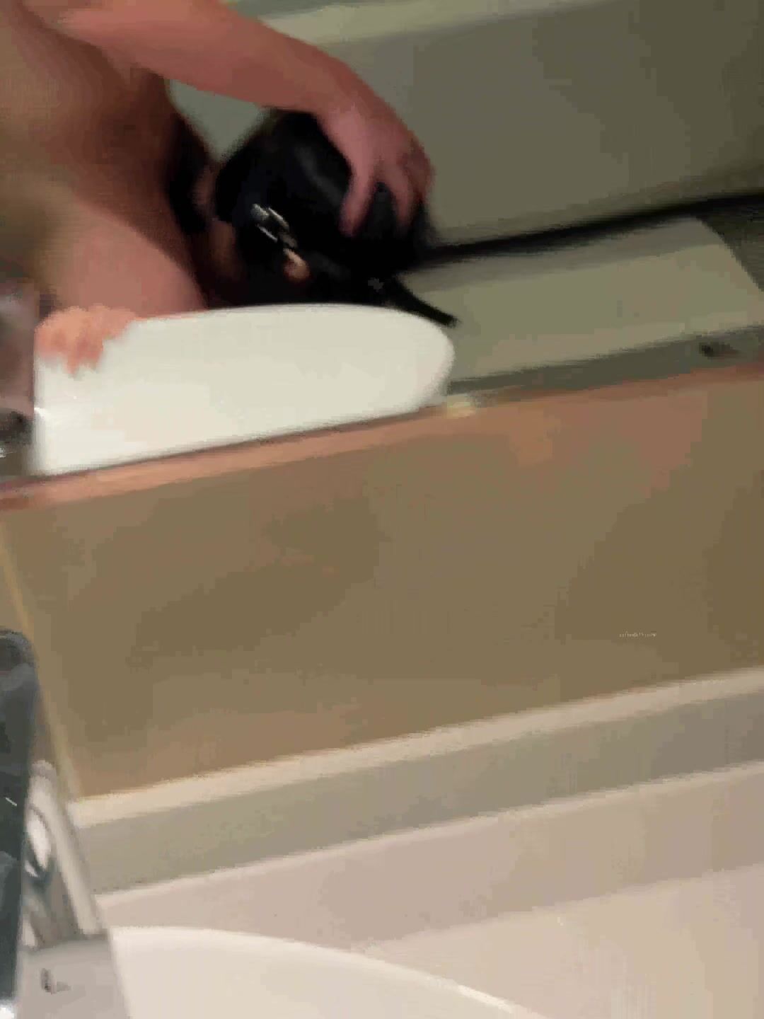 小妹妹刚放假就被大鸡巴爸爸带到酒店啪啪，修长笔直美腿 一线天美鲍嫩穴