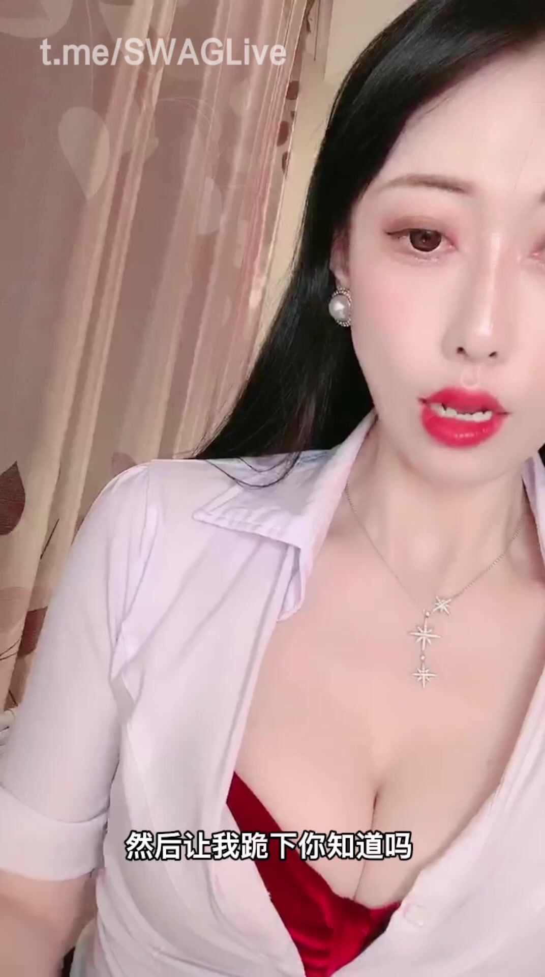 御姐范高颜值极品秘书【瑶瑶】露脸福利私拍，自慰自调，详细自述被几个大汉调教玩弄边做动作模仿