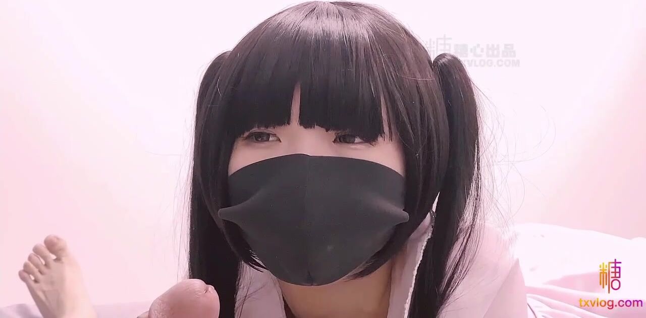 娃娃脸双马尾清纯白丝小可爱 用白嫩小穴温暖哥哥大肉棒，软萌软萌的妹子 白白嫩嫩 丝丝滑滑的