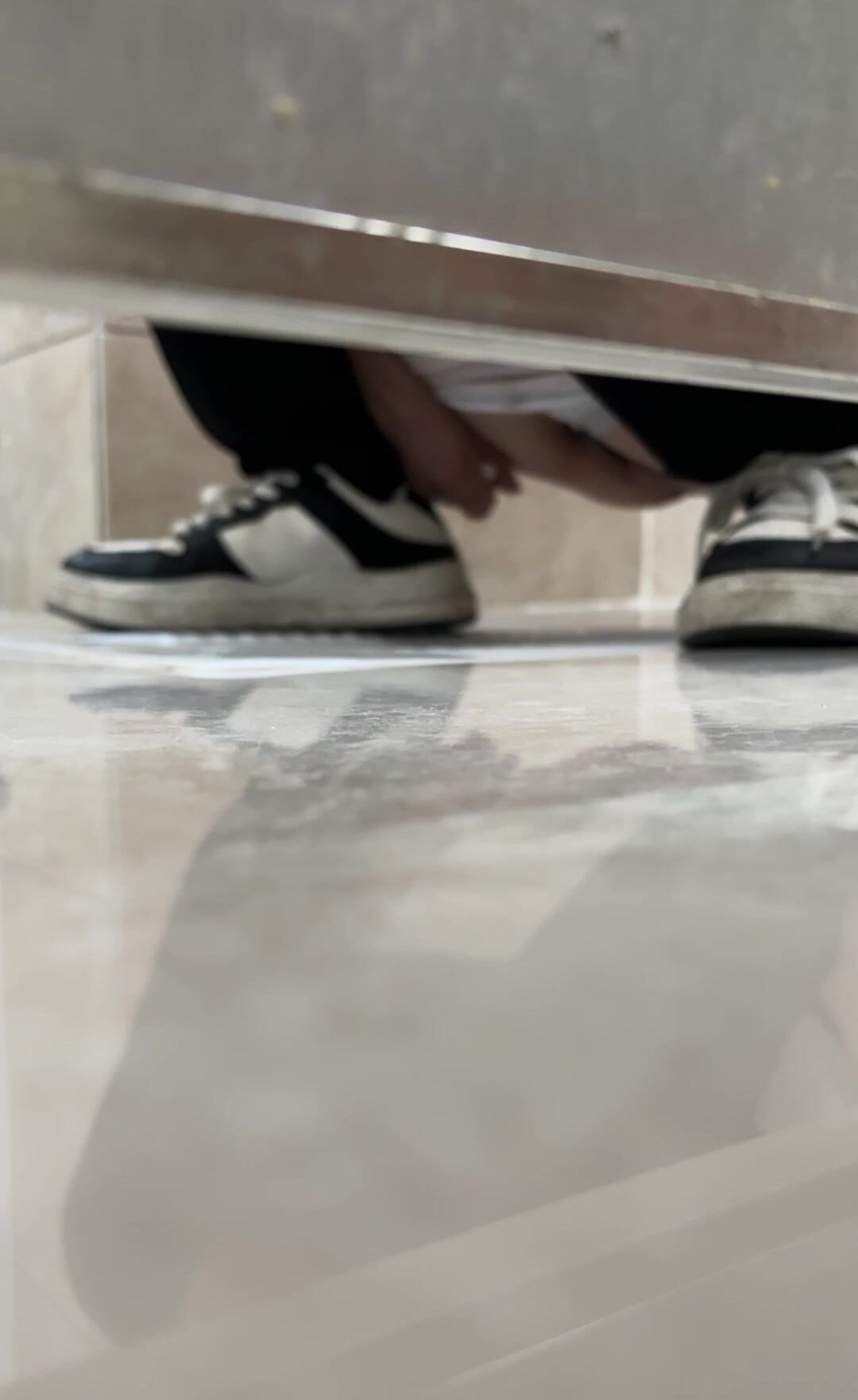 年轻女教师厕所拉屎