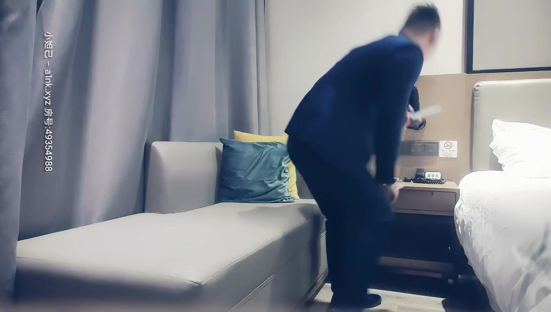 【AI画质增强】 2500大洋的上海丸子头甜美外围 各种姿势都来一遍，搞得小美女浪叫不止，最后口爆