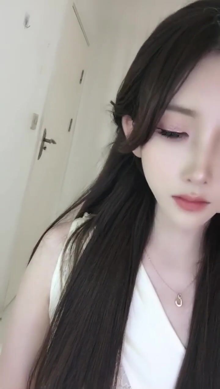 -8月最新绿播福利姬女神下海！硬控你十分钟！一看就高端货，超美脸蛋 前凸后翘天然S级身材 筷子美腿，只有土豪有能力享用.