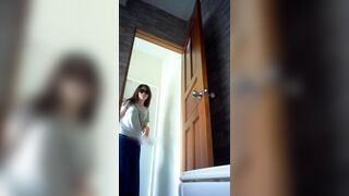 旅游区女厕全景偷拍多位美女嘘嘘 各种美鲍鱼完美呈现