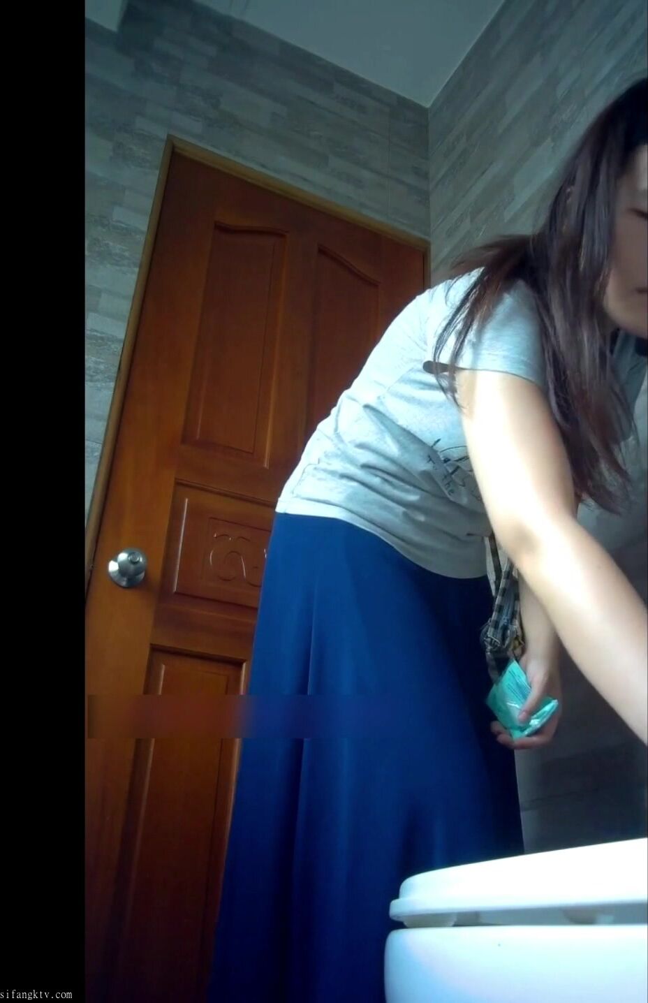 旅游区女厕全景偷拍多位美女嘘嘘 各种美鲍鱼完美呈现