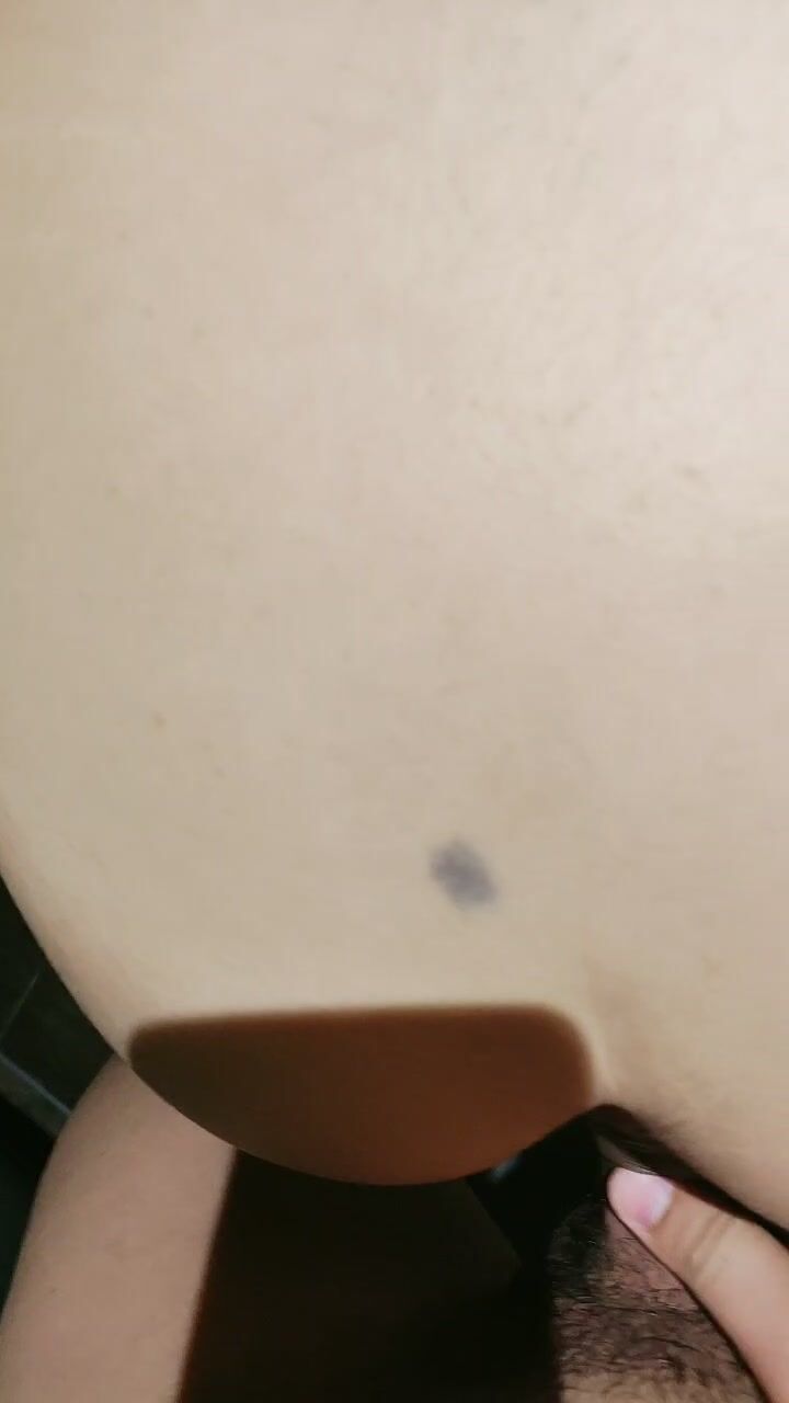 深夜里迷人的小妖精跟大哥酒店激情啪啪碰撞，全程露脸口交大鸡巴，吃奶舔逼，各种抽插浪叫呻吟不止表情好骚