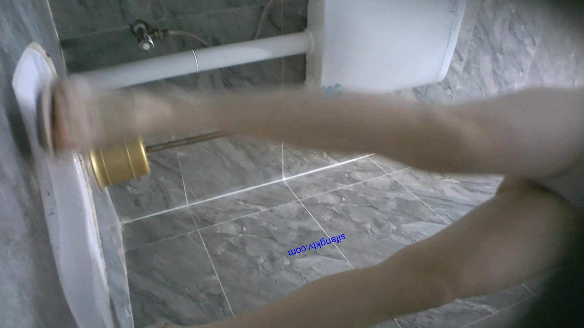 高档写字楼全景偷拍美女白领多次来嘘嘘 肥美的小鲍鱼完美呈现