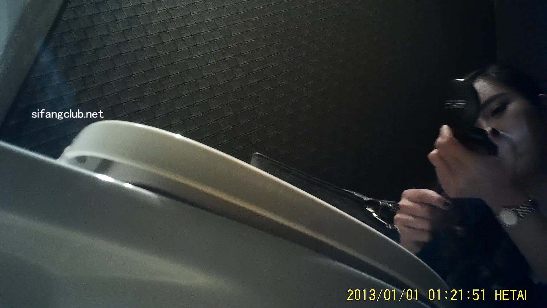 酒店女厕全景偷拍多位漂亮的小姐姐嘘嘘 各种美鲍应接不暇看不过来了