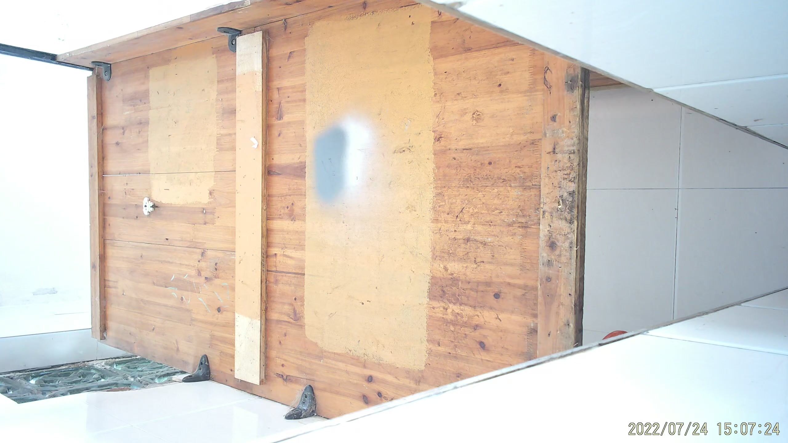 -路边公厕上帝视角偷拍 风情万种肉丝少妇的肥鲍鱼