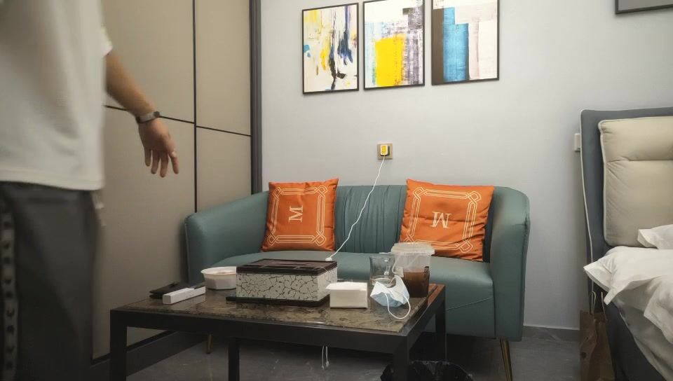 小李探花酒店重金约炮长发美少妇 换上开档黑丝玩69吃鲍鱼啪啪