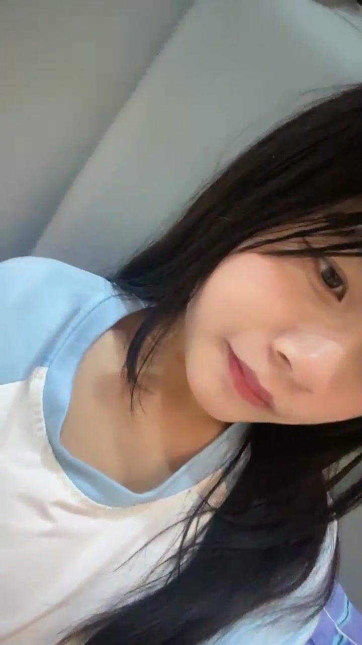 新人，学生妹好纯好漂亮，昭昭奶子好大，跟瘦弱身材对比