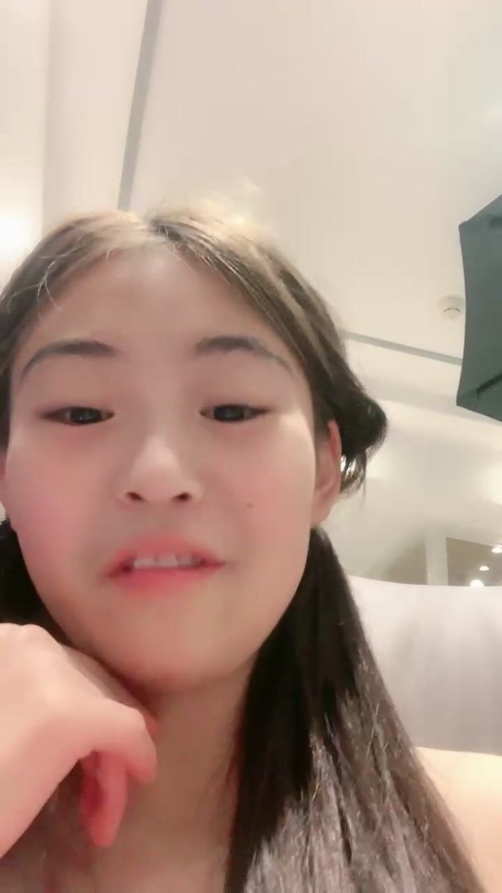 纯欲系天花板2，双马尾清纯美少女，酒店干小骚逼，埋头舔屌，骑乘位后入，妹妹被干的很开心