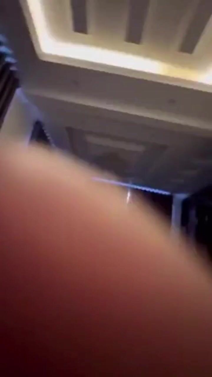 极品反差婊 8+9越南素人行约艹越南反差婊，颜值极高的妹子会吃鸡，各种艹逼姿势爽翻天