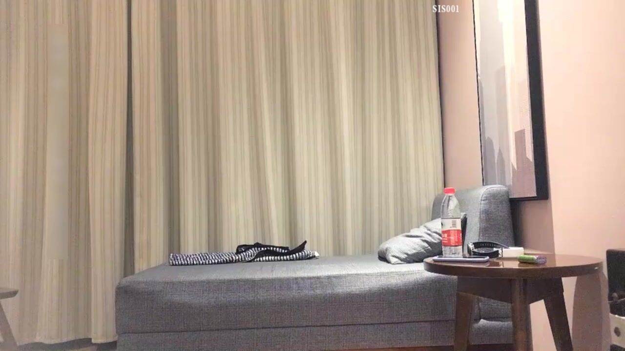 高颜值大长腿御姐 白皙性感明媚容颜，挺乳配合添吸 情欲躁动火热触感肉棒硬起来 啪啪猛烈起伏套弄娇喘好爽