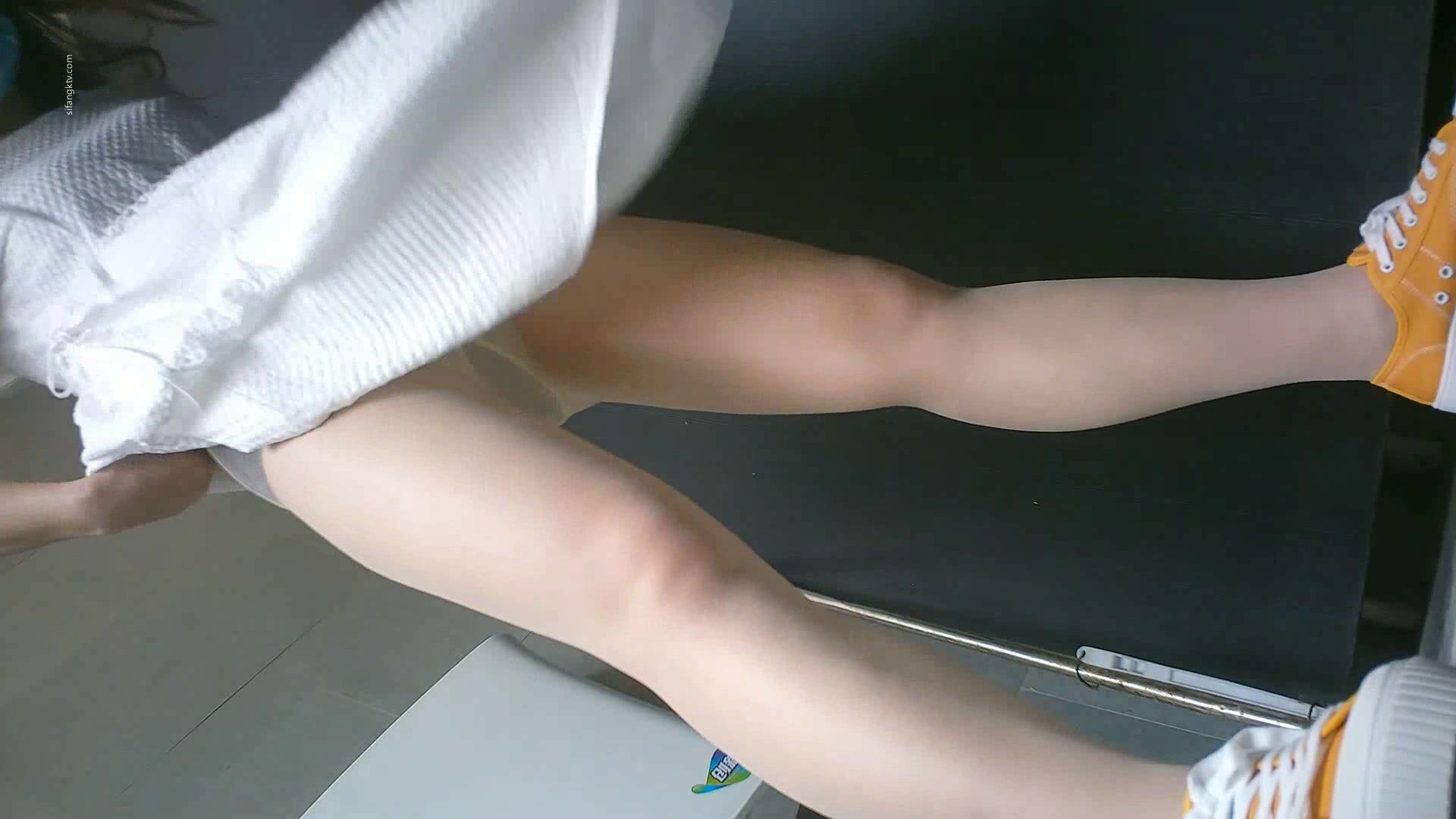 辅导班女厕全景偷拍几个美女老师还没有被开发的极品大肥鲍