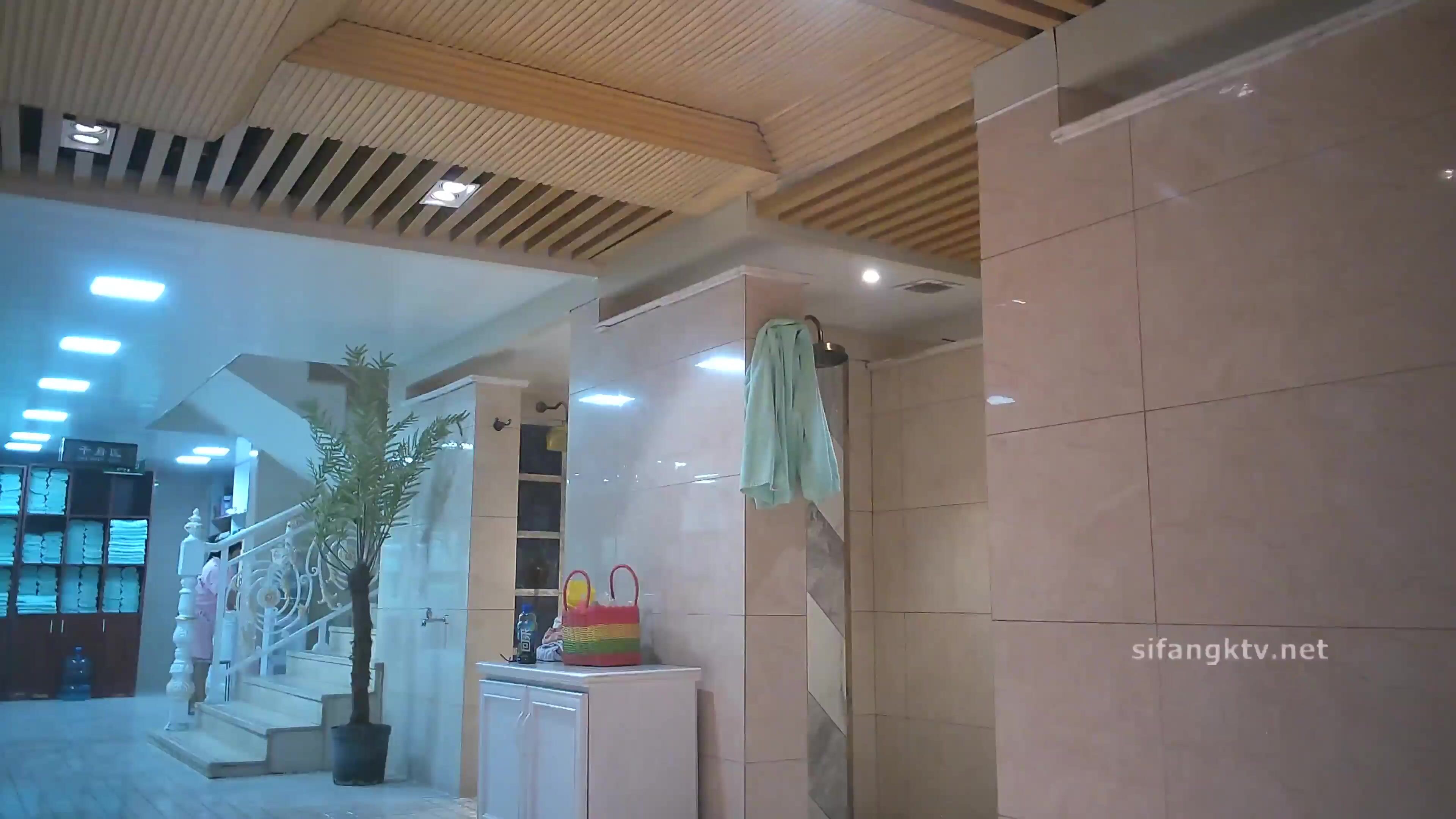 高档洗浴会所内部员工偷拍❤️多位白嫩嫩的少妇洗澡泡汤