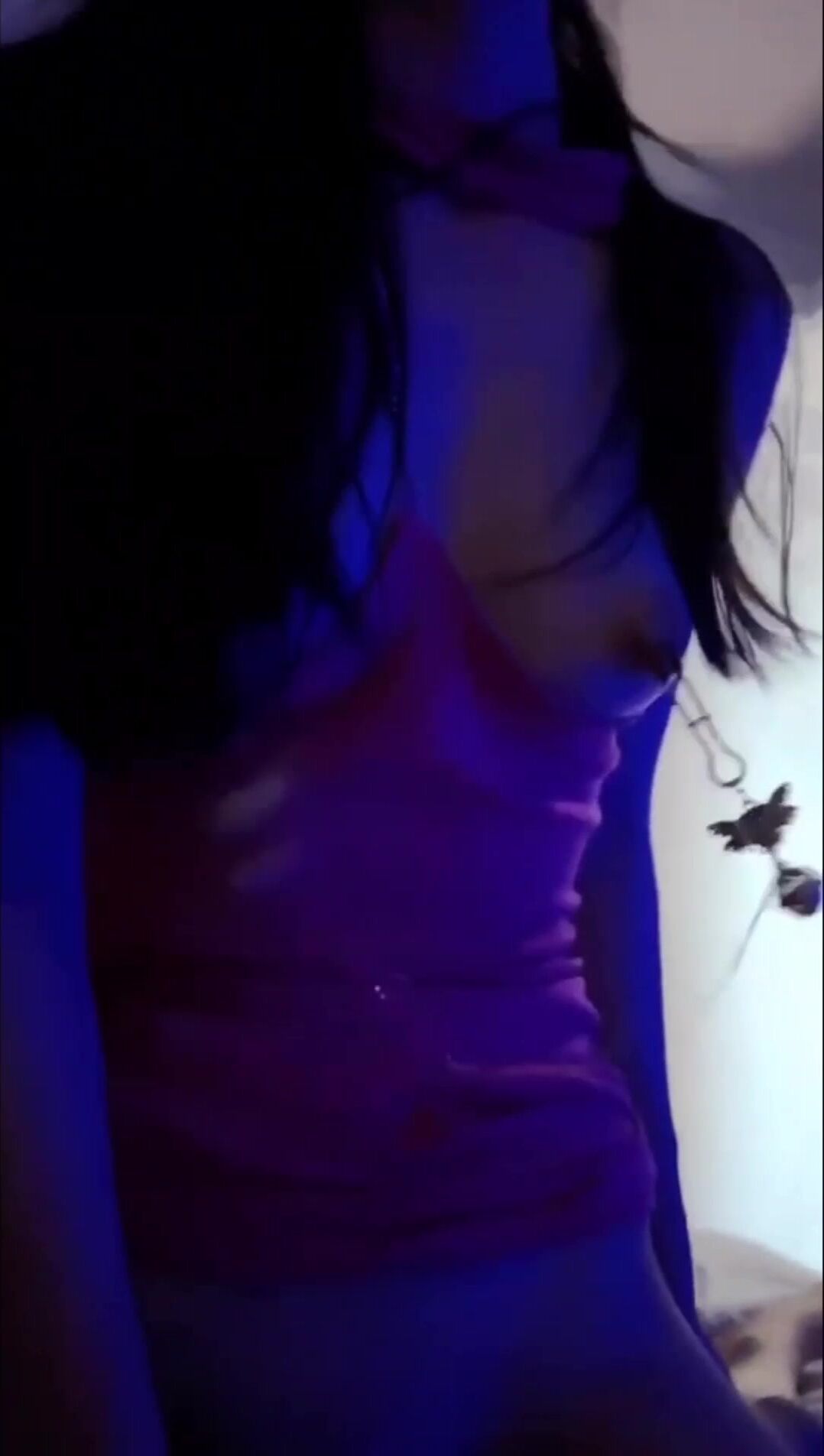 【推特泄密】勾搭极品白虎女神野战，酒吧蹦迪后带到户外玩，酒店开房干到喷水，逼好嫩好干净