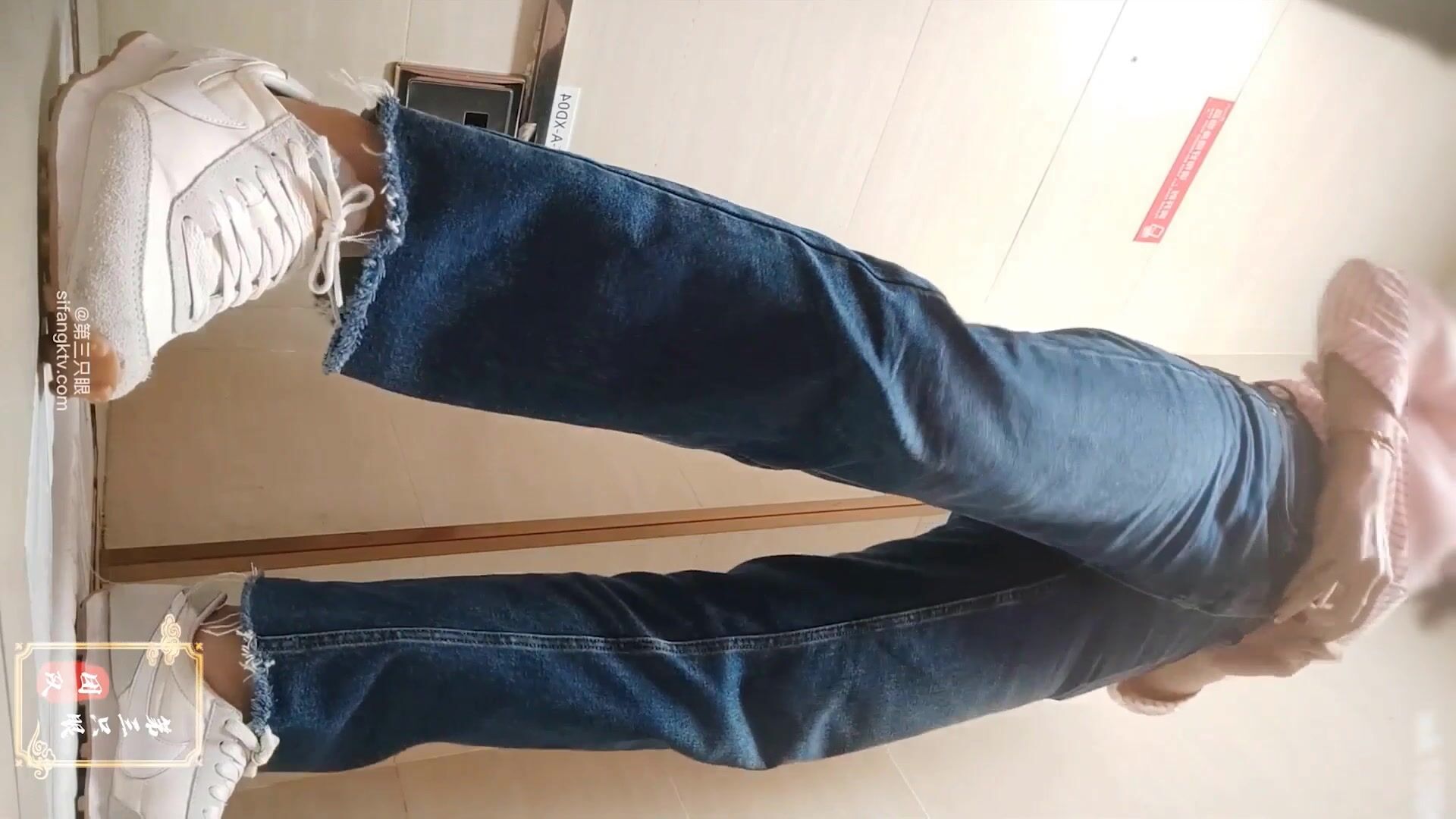 -商场女厕全景偷拍多位美女职员嘘嘘 各种肥美的大鲍鱼完美呈现