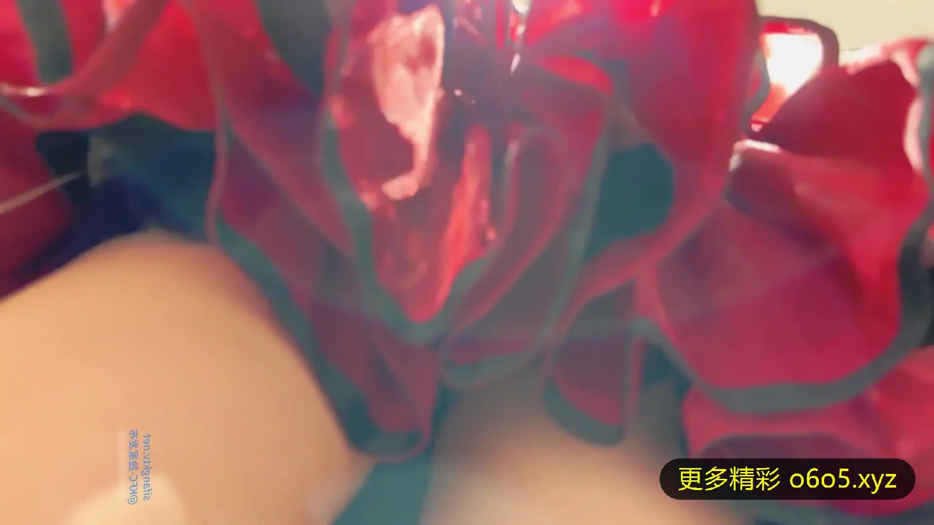 抄底不穿内裤逛商场的美女