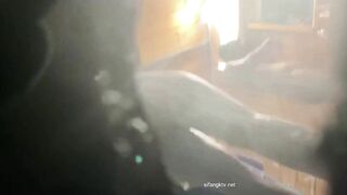 民宿酒店冒死爬窗偷拍 多位漂亮的小姐姐洗澡