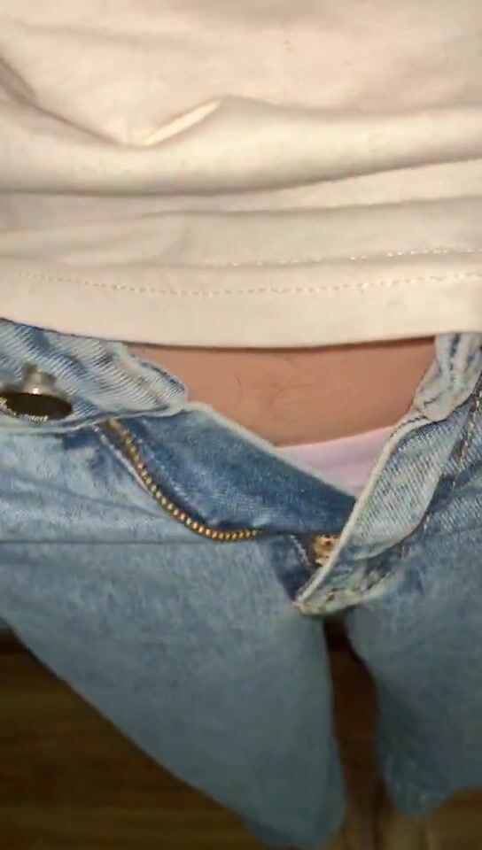 渣男分手求和遭拒，邻家乖乖女的感觉，清纯美女不雅自拍被曝，宿舍紫薇脱衣展示