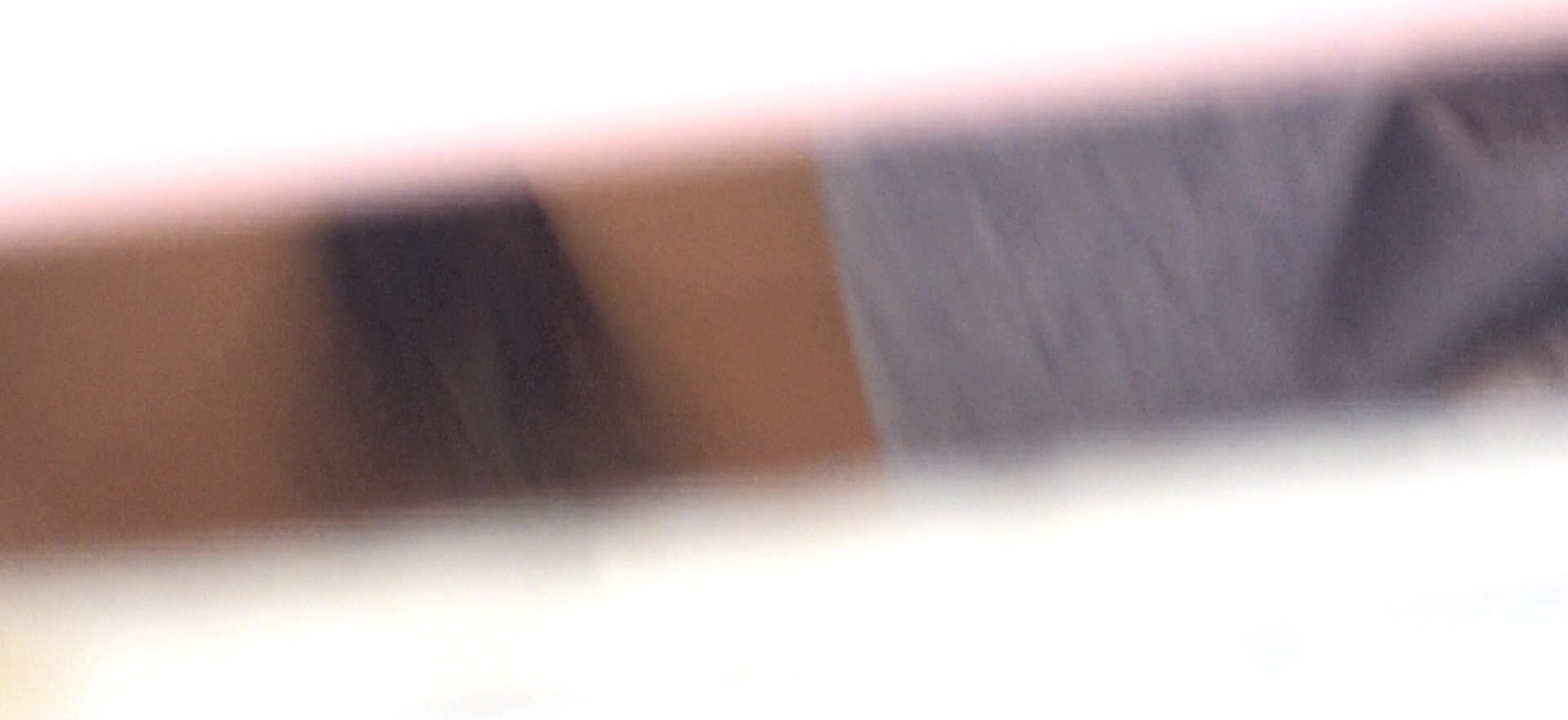 商场女厕全景偷拍几个时髦小姐姐嘘嘘 还有一只白净的小白虎