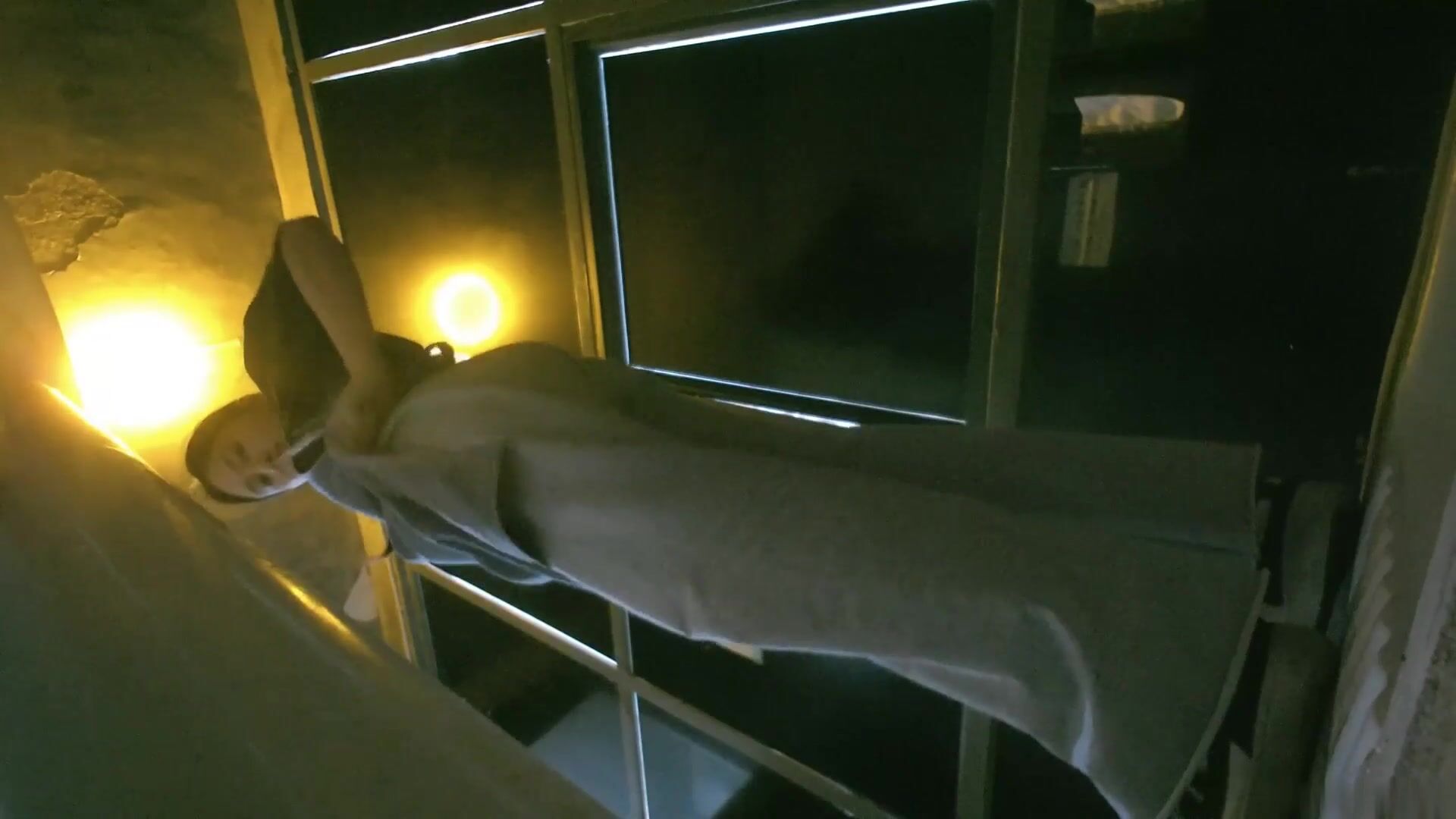 十月最新流出 魔手外购精品厕拍《高清后景美女》 酒吧女厕后拍美女尿尿戴帽眼镜靓妹的性感蜜桃臀