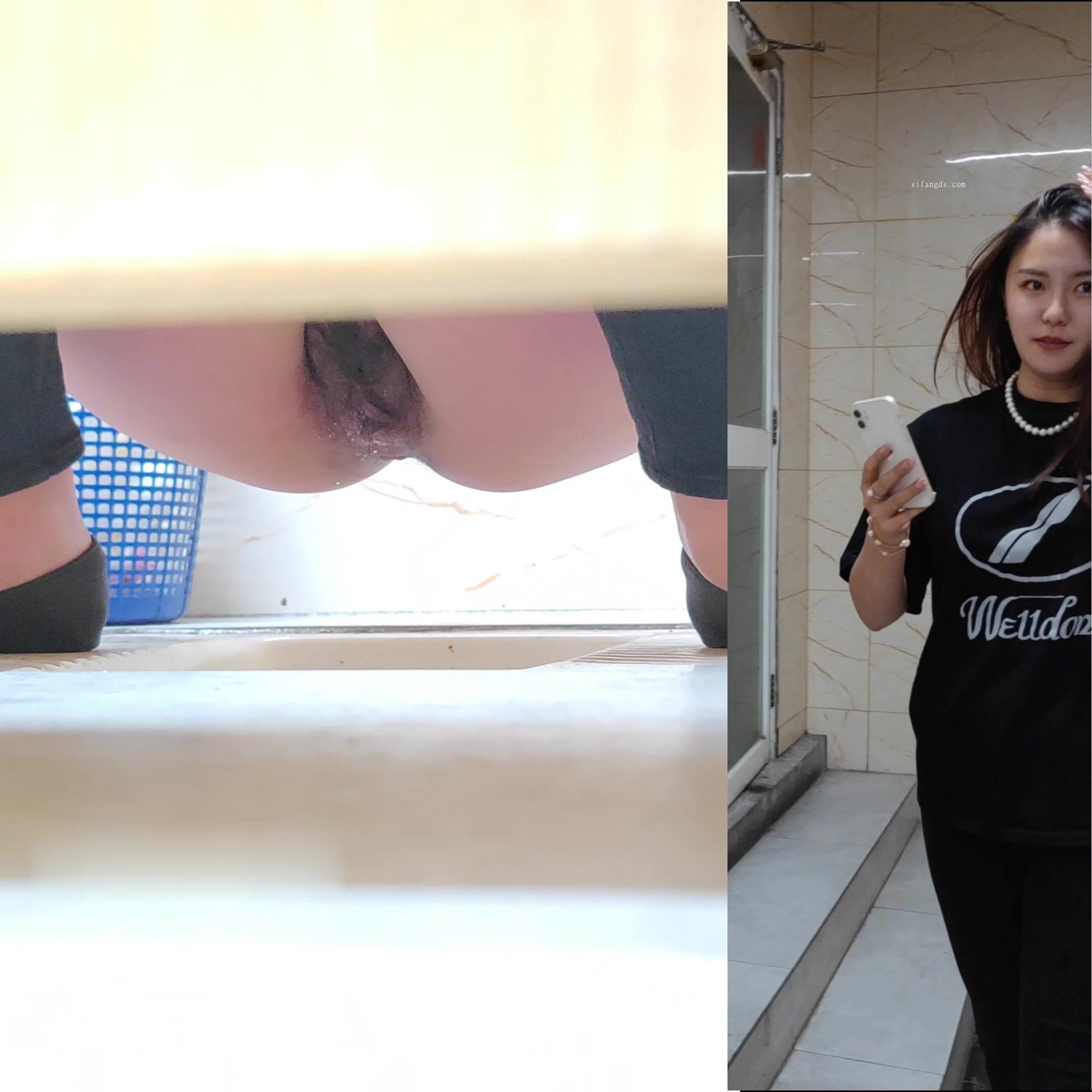 商场女厕全景偷拍黑衣少妇肥美的大鲍鱼 细细的擦拭着小穴