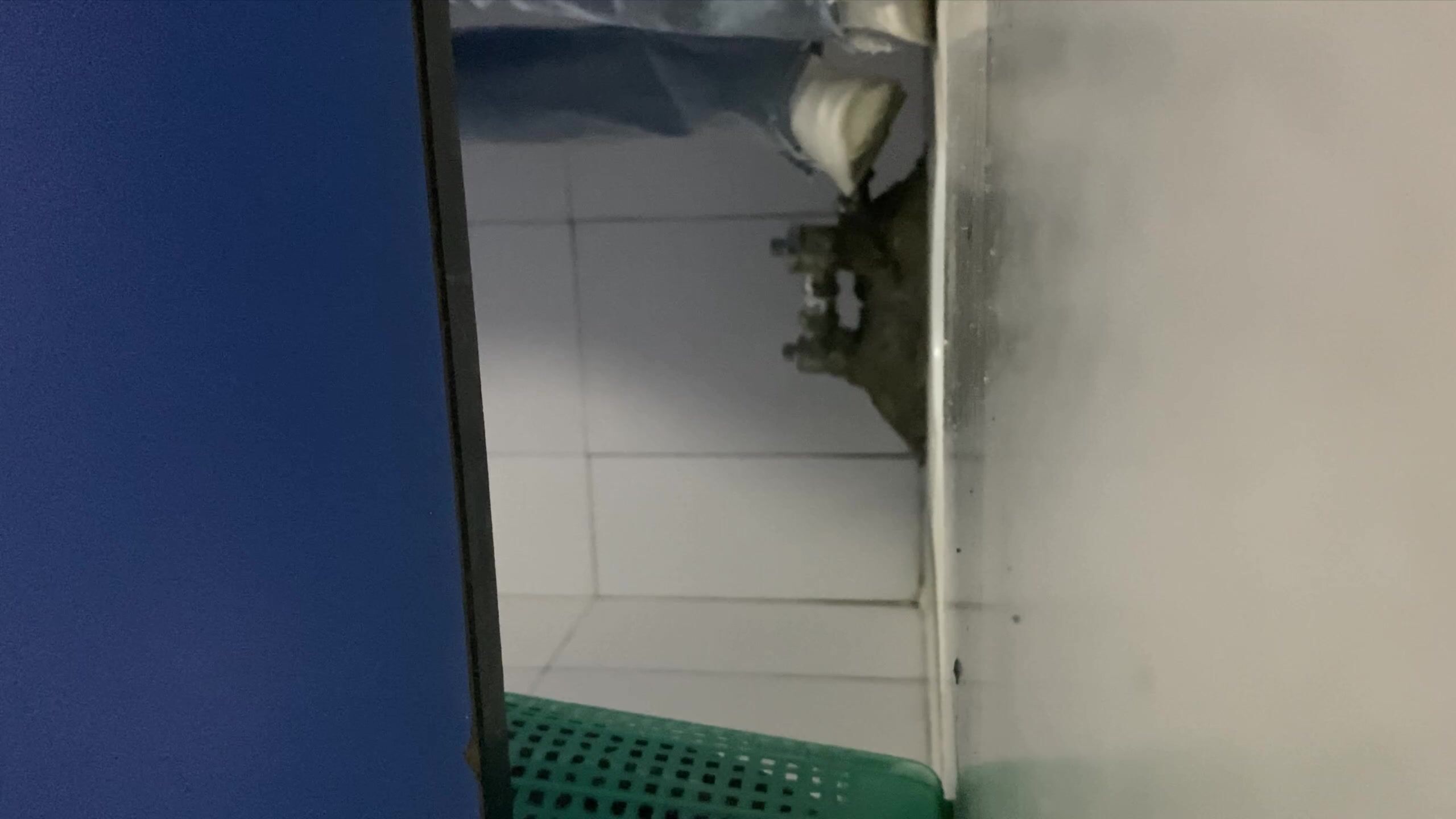 商场女厕全景偷拍多位小姐姐嘘嘘 女神级的宝妈