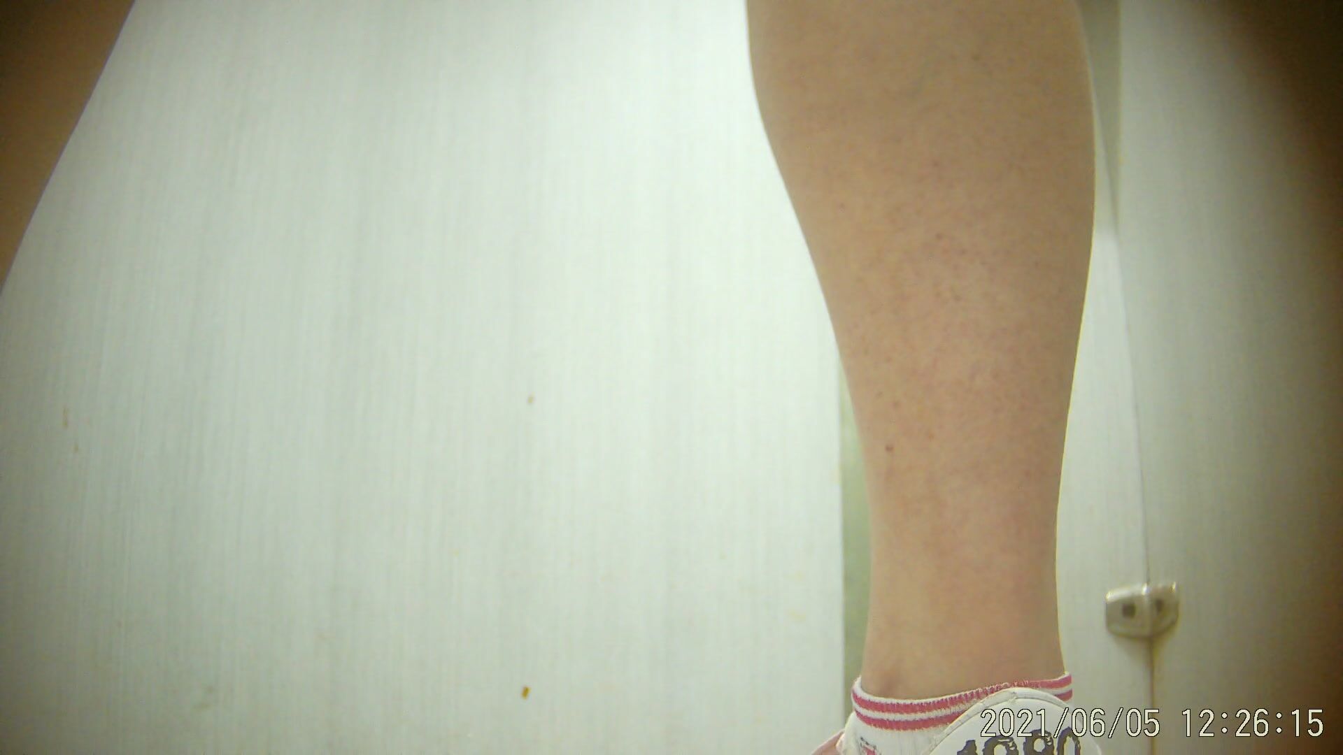 商场女厕全景近距离后拍 多位美女的各种极品肥鲍鱼