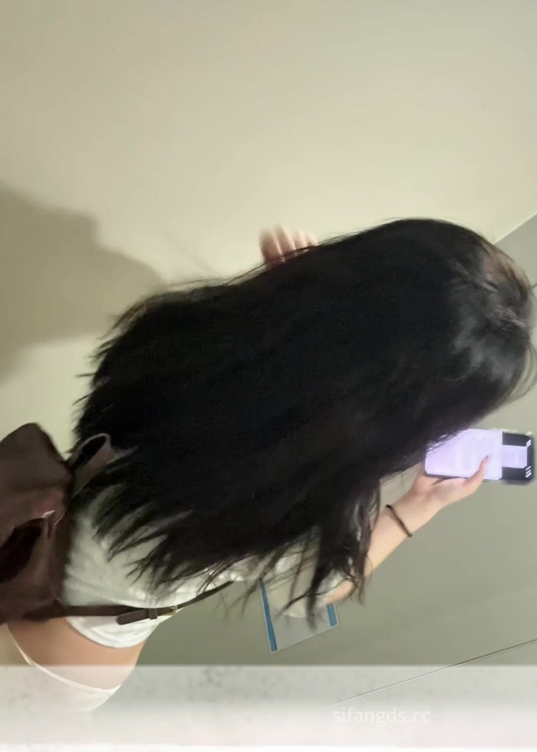 超近距离贴B拍 大二学妹逼逼嫩的滴水 感觉已经被开发过了