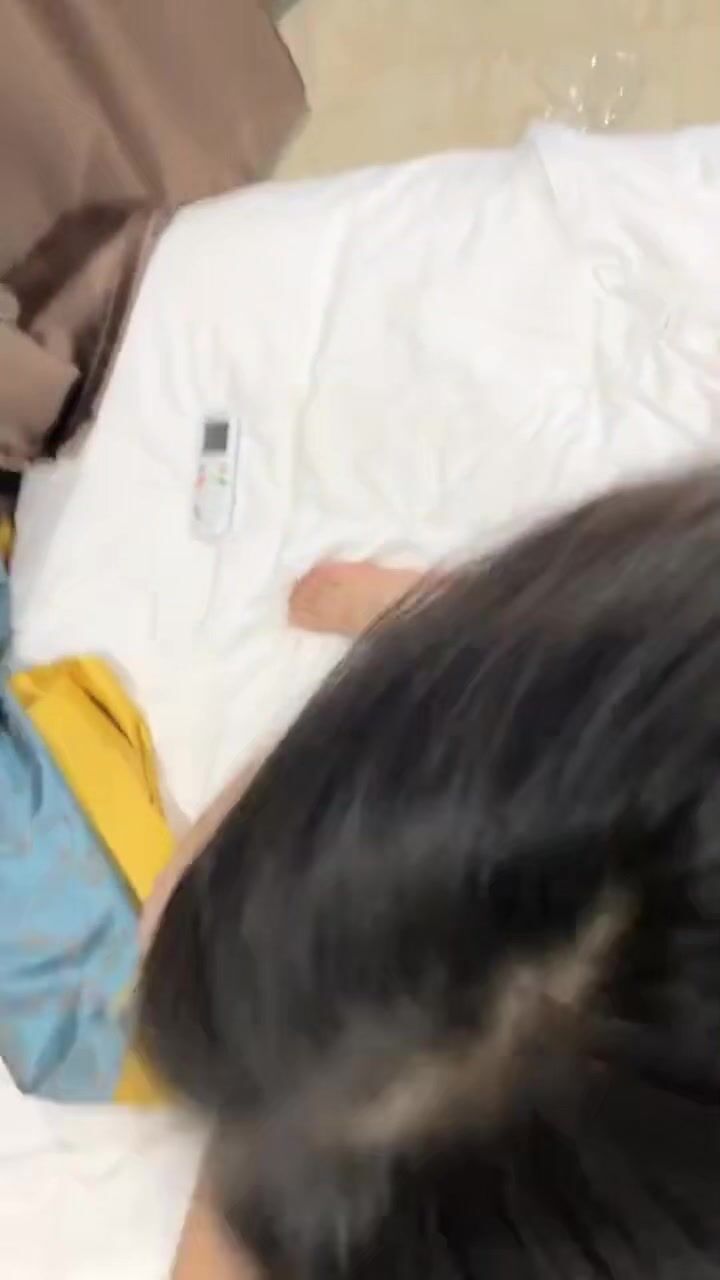 漂亮大奶美眉 爽吗骚逼 爽操我小骚逼 身材丰满奶大翘臀 在家被小哥无套输出射了一脸精液